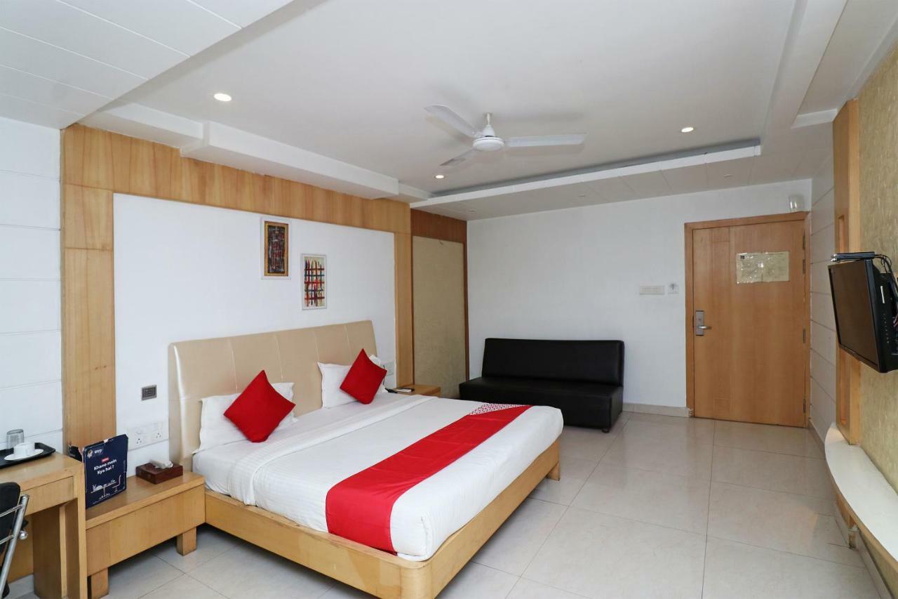 Oyo 5843 Hotel Yash Inn Mirzāpur Exteriör bild