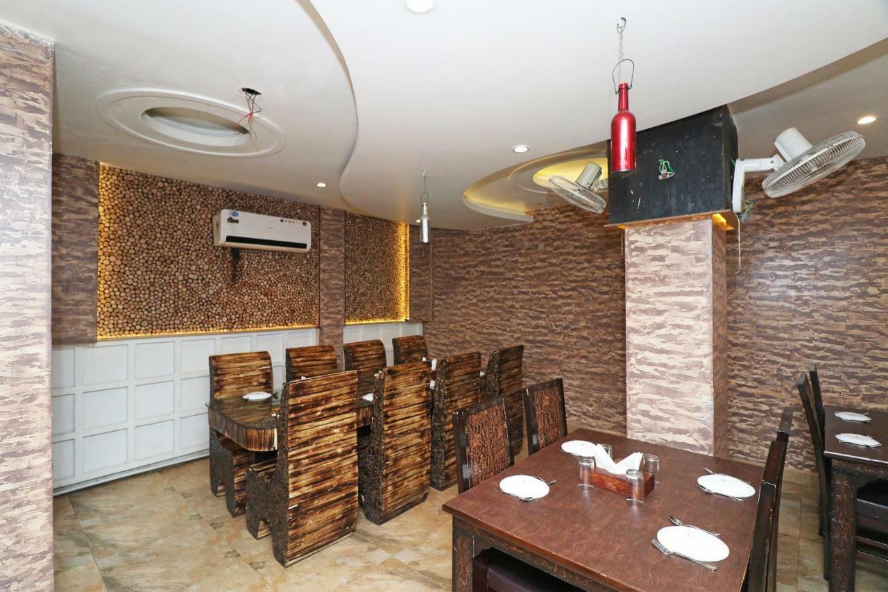 Oyo 5843 Hotel Yash Inn Mirzāpur Exteriör bild
