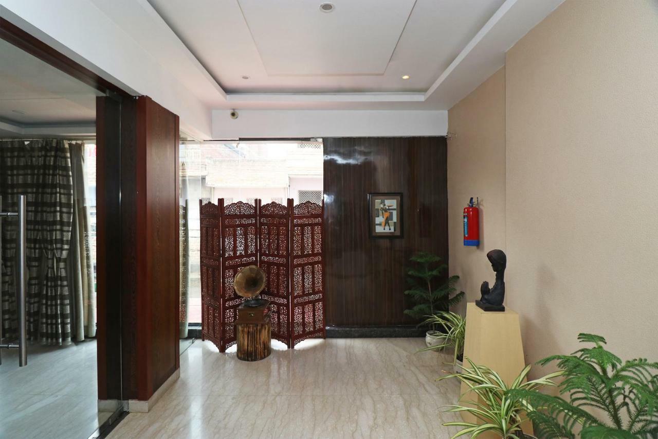 Oyo 5843 Hotel Yash Inn Mirzāpur Exteriör bild