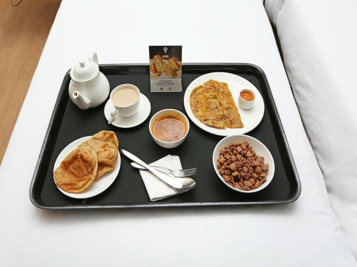 Oyo 5843 Hotel Yash Inn Mirzāpur Exteriör bild
