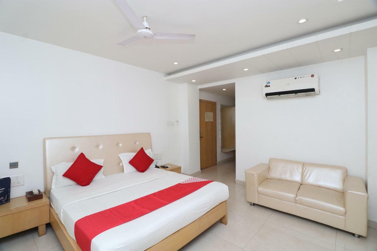 Oyo 5843 Hotel Yash Inn Mirzāpur Exteriör bild