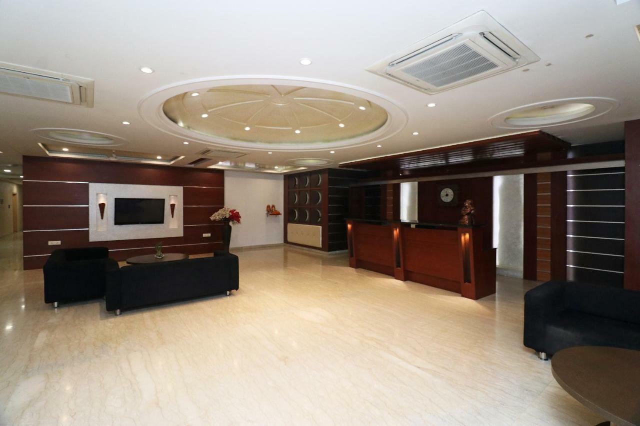 Oyo 5843 Hotel Yash Inn Mirzāpur Exteriör bild